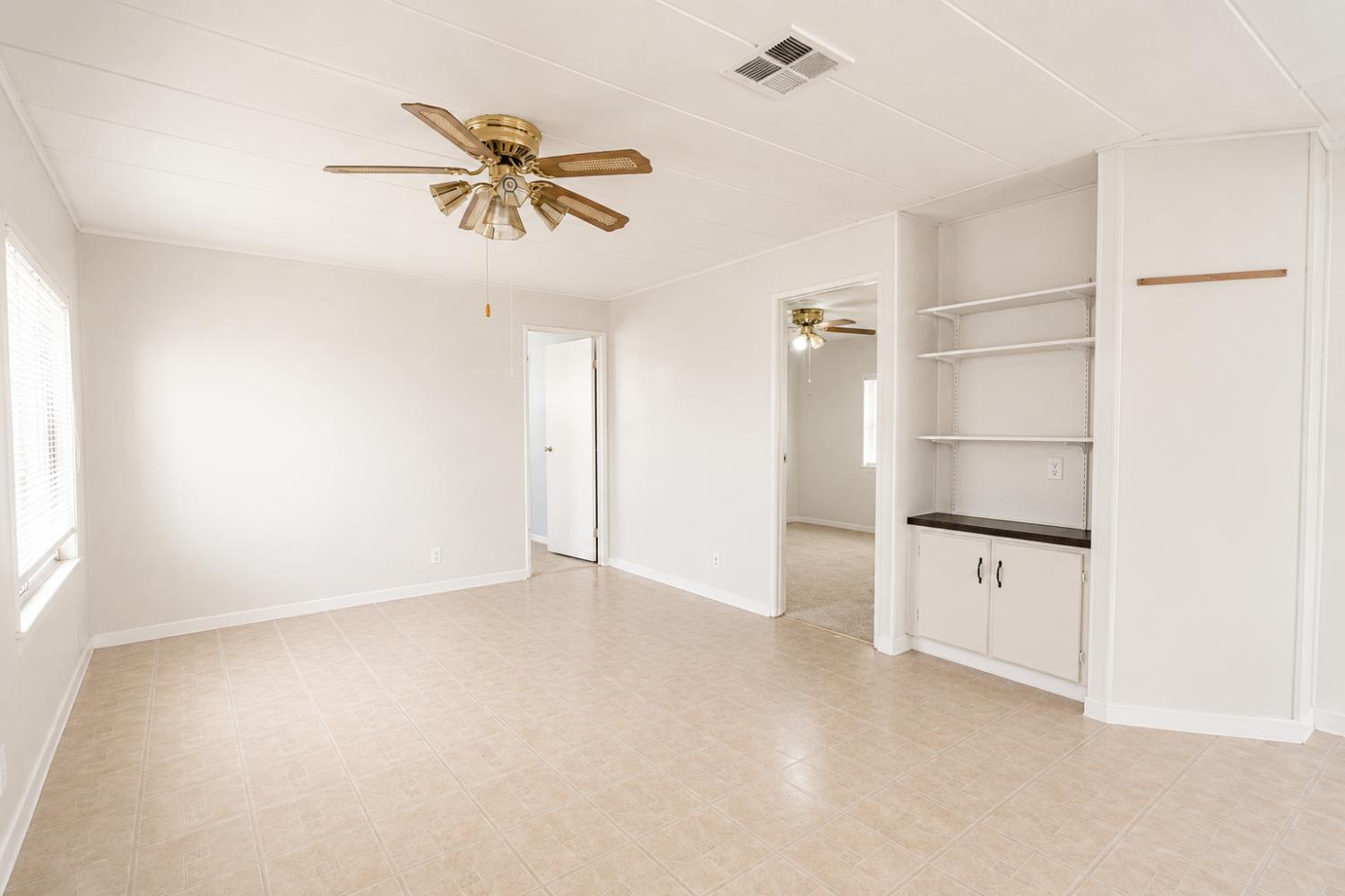 1218 E Cleveland Ave #152, Madera, CA 93638
