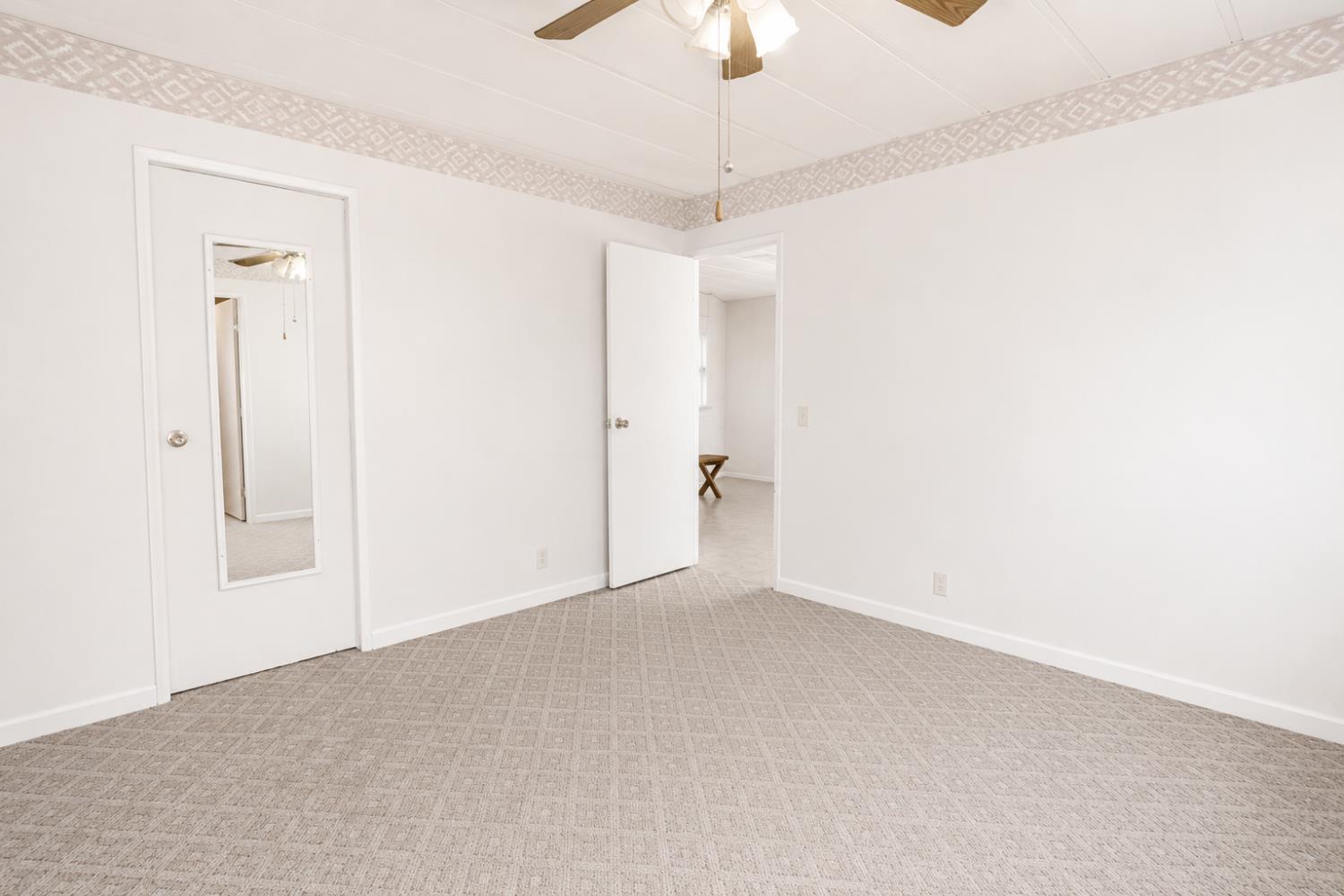 1218 E Cleveland Ave #152, Madera, CA 93638