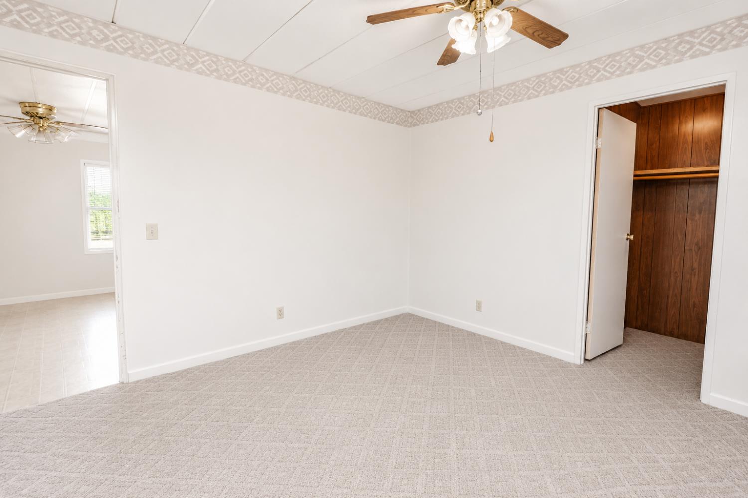 1218 E Cleveland Ave #152, Madera, CA 93638