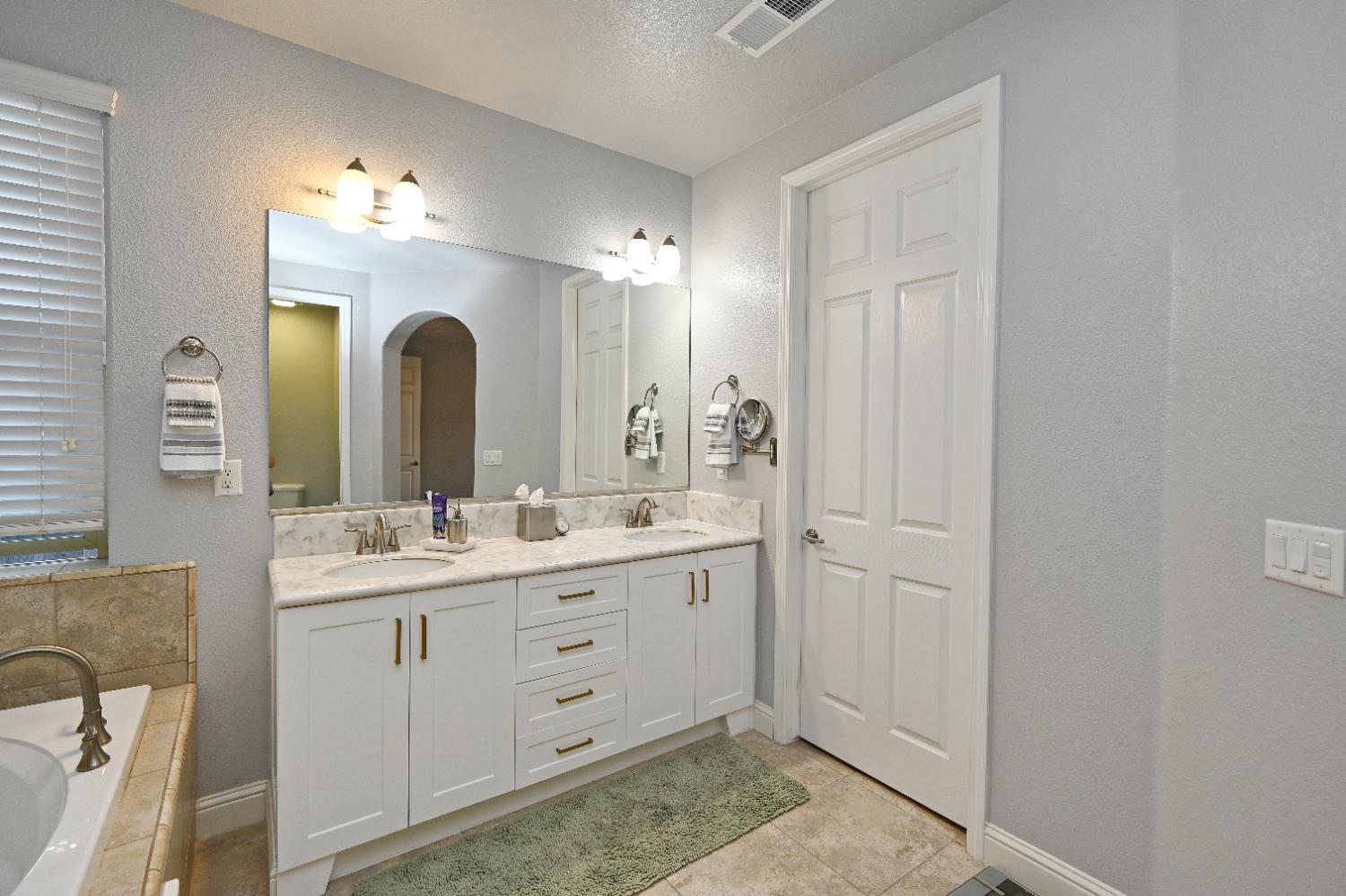 11333 N Cherry Sage Ave, Fresno, CA 93730