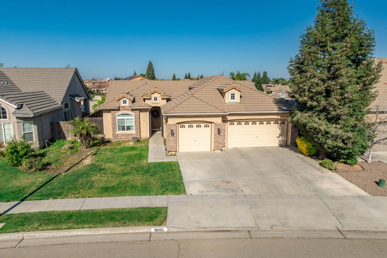 5659 N Brent Ave, Fresno, CA 93723