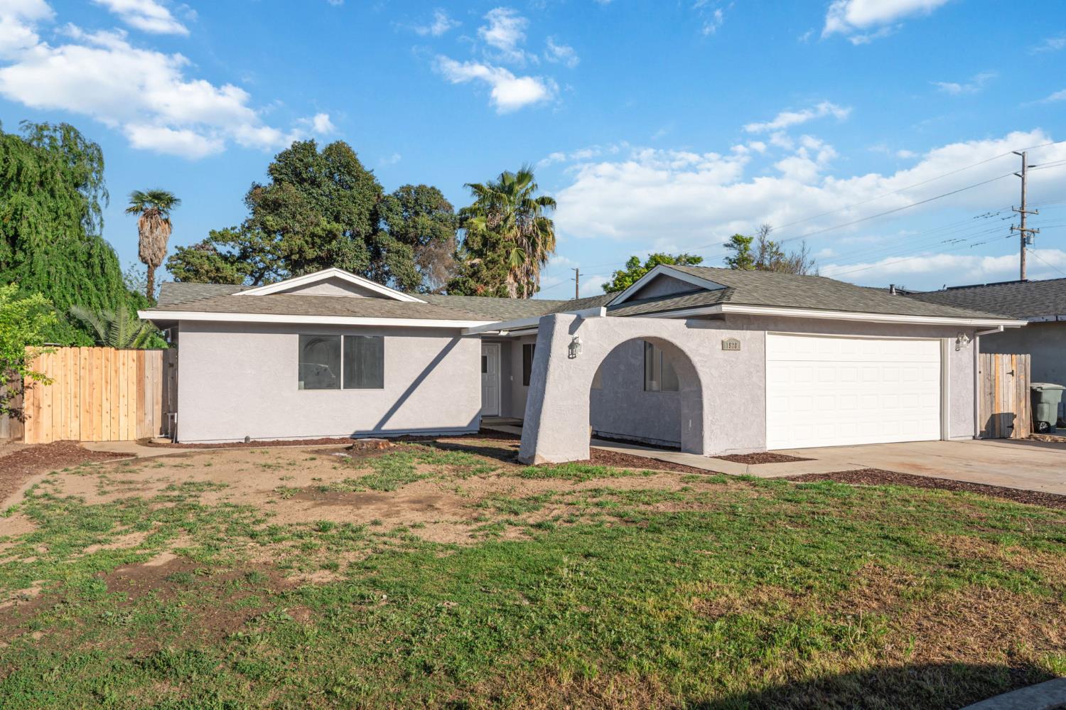 1928 S Linwood St, Visalia, CA 93277