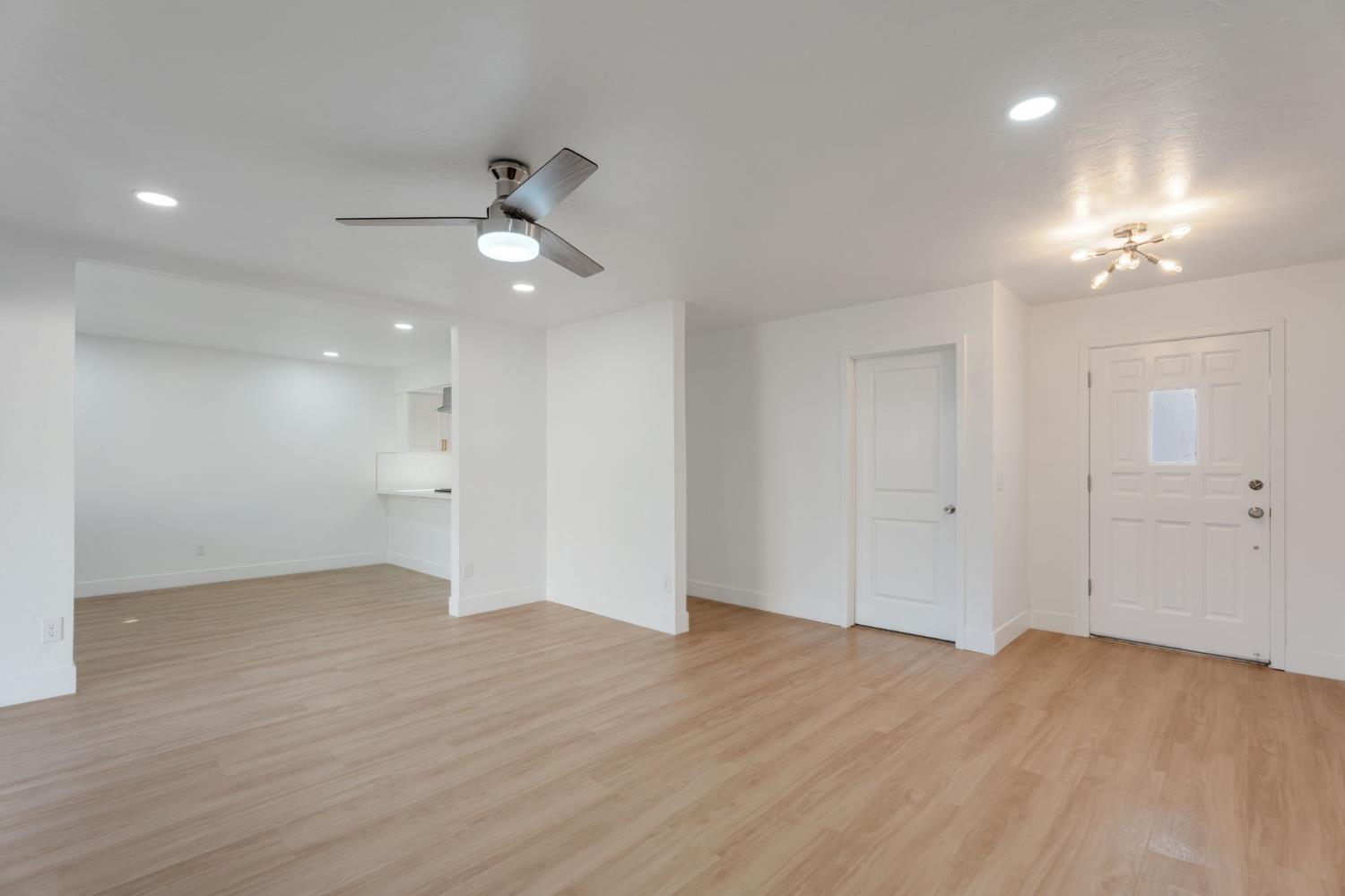 1928 S Linwood St, Visalia, CA 93277