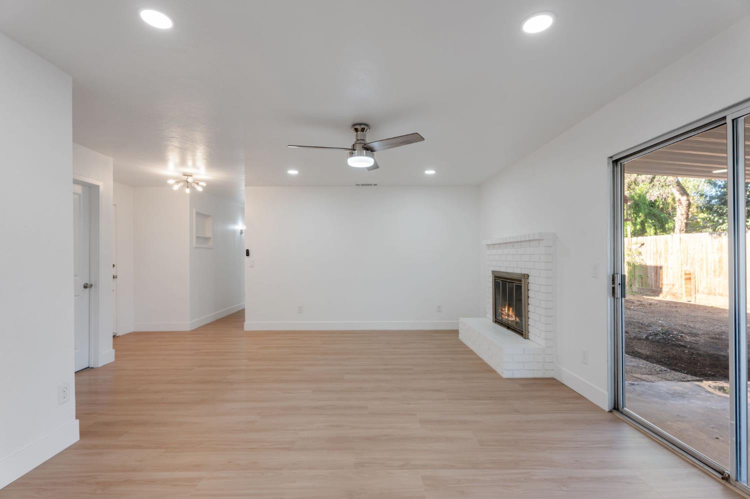 1928 S Linwood St, Visalia, CA 93277