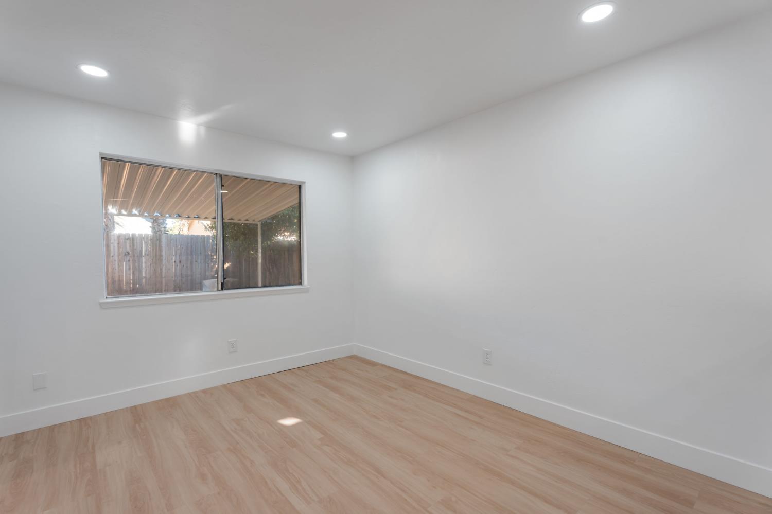 1928 S Linwood St, Visalia, CA 93277