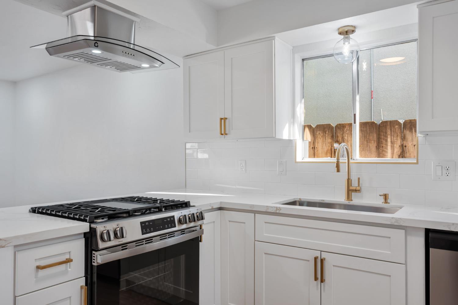 1928 S Linwood St, Visalia, CA 93277