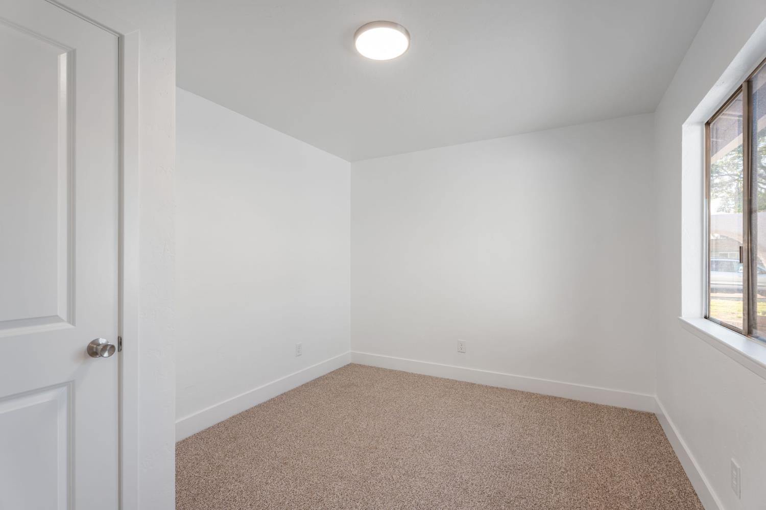 1928 S Linwood St, Visalia, CA 93277