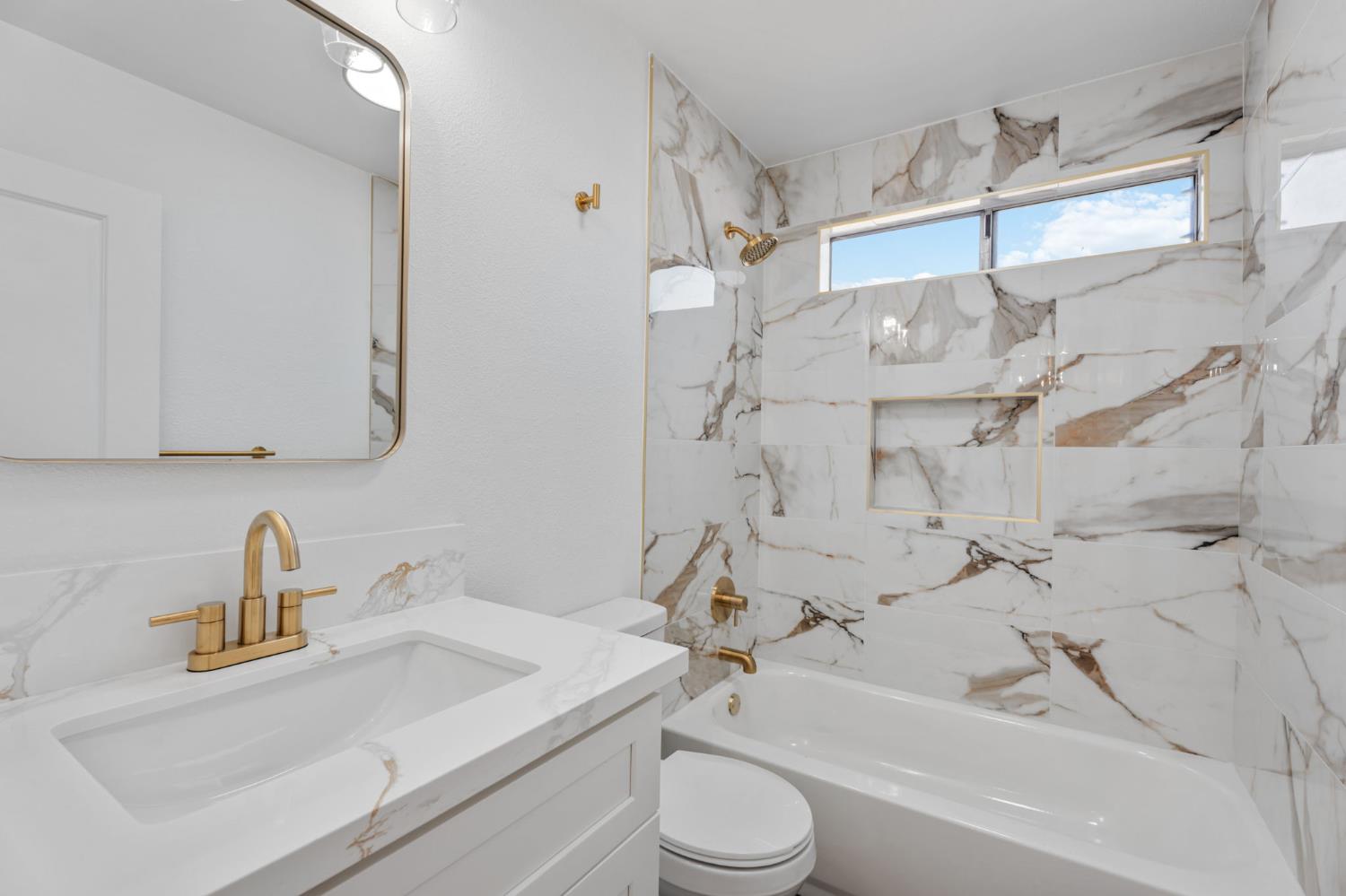 1928 S Linwood St, Visalia, CA 93277