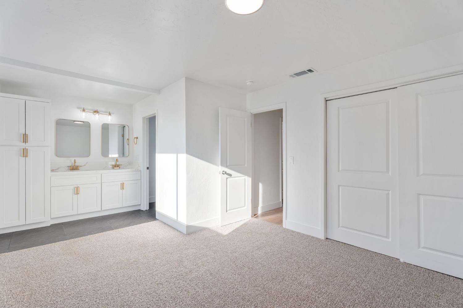 1928 S Linwood St, Visalia, CA 93277