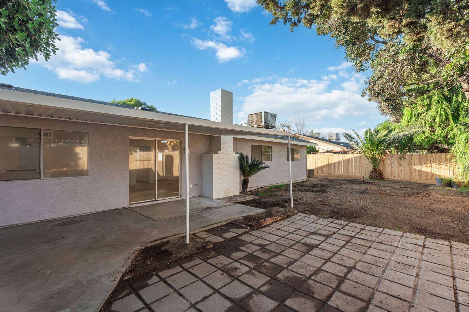 1928 S Linwood St, Visalia, CA 93277