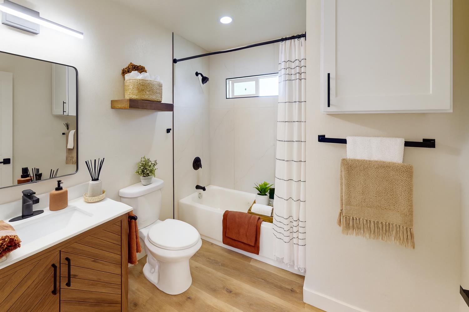 4264 Holt, Fresno, CA 93705