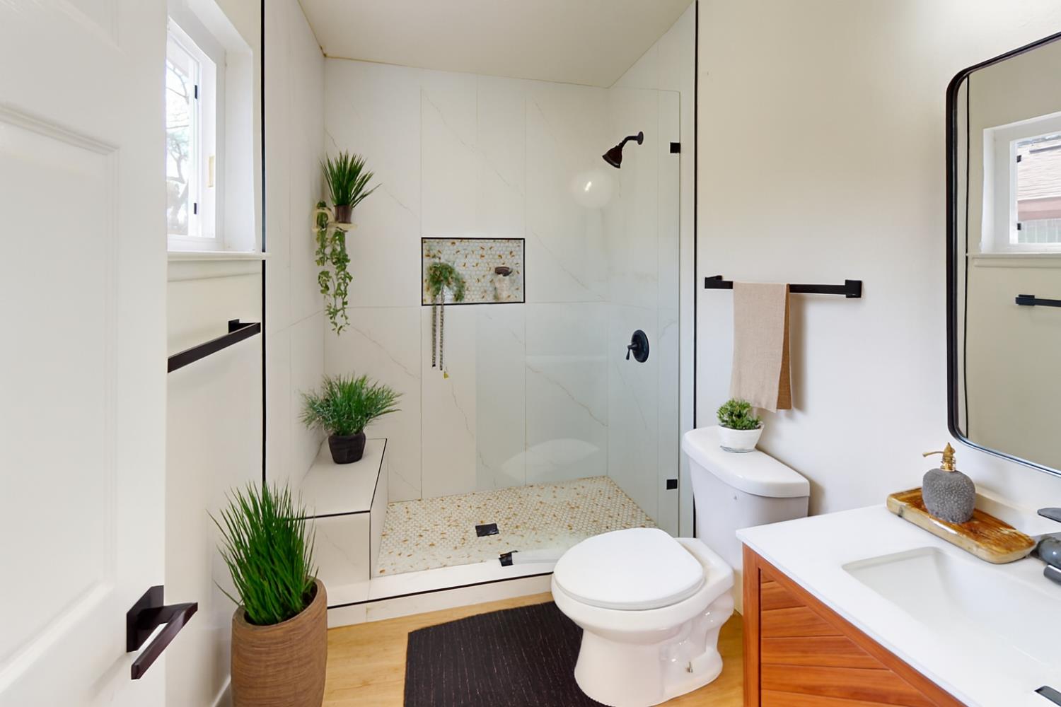 4264 Holt, Fresno, CA 93705