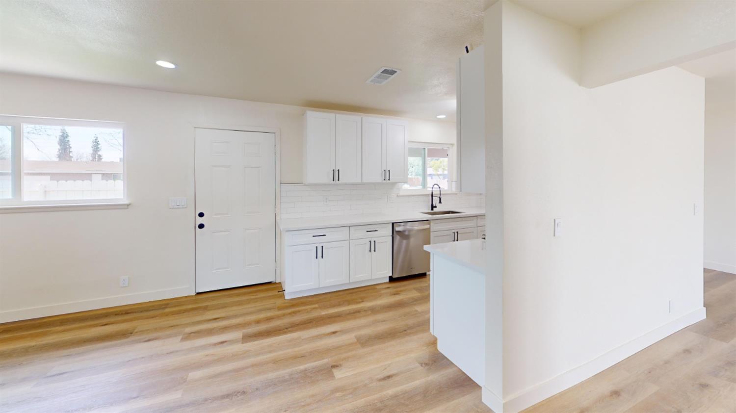 4264 Holt, Fresno, CA 93705