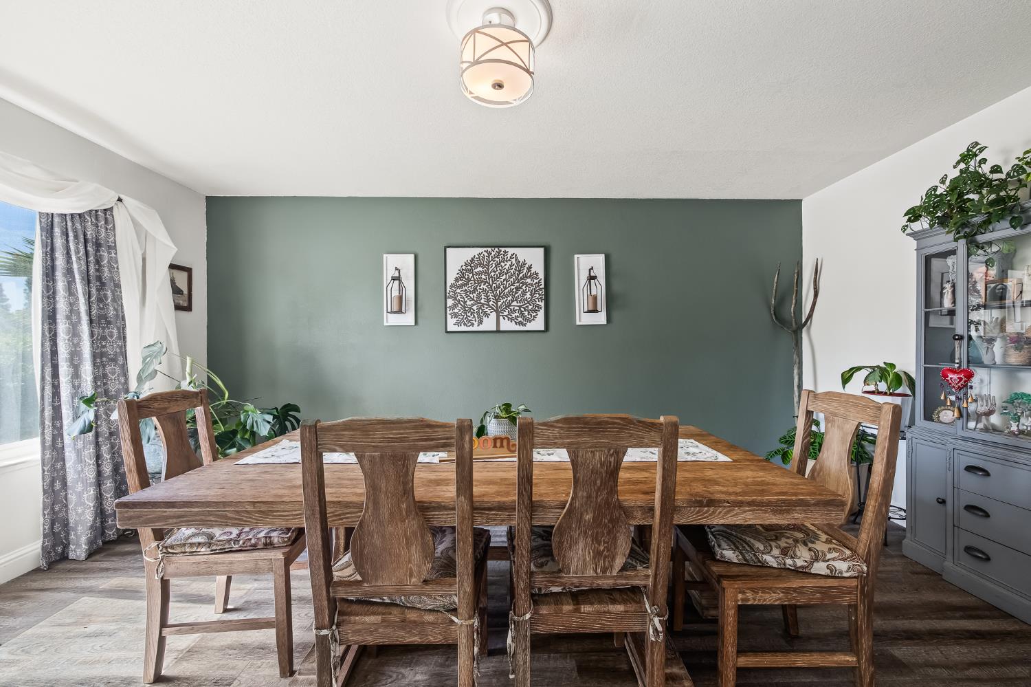 1438 W Locust Ave, Fresno, CA 93711