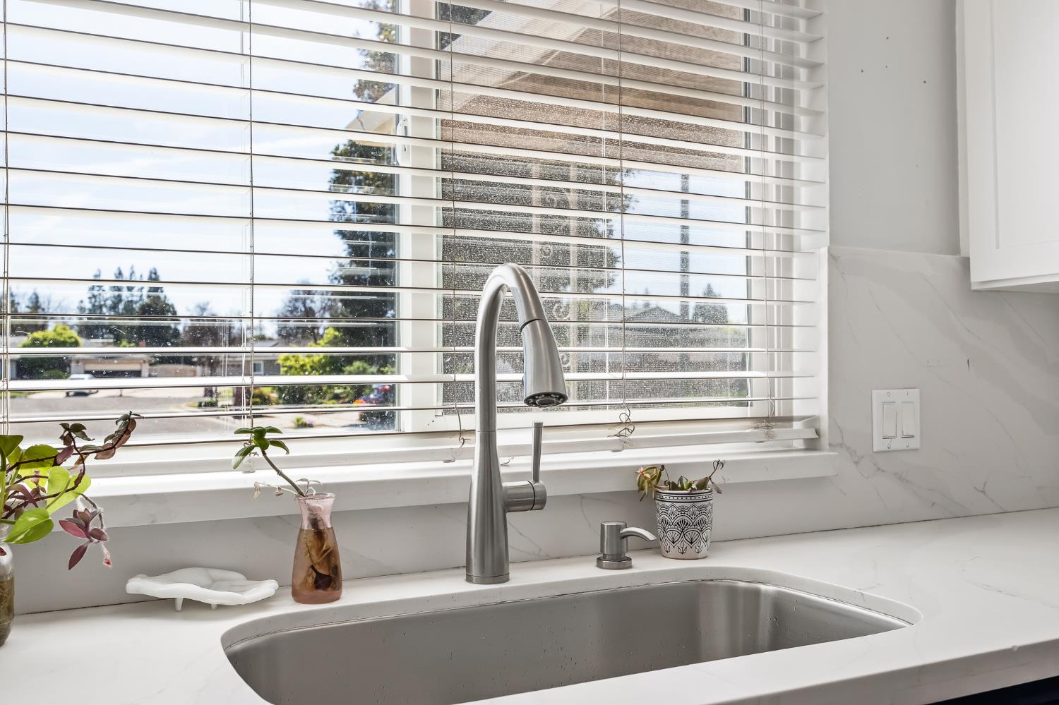 1438 W Locust Ave, Fresno, CA 93711