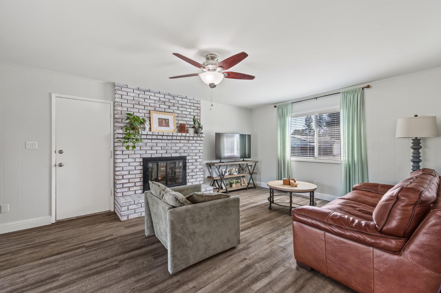 1438 W Locust Ave, Fresno, CA 93711