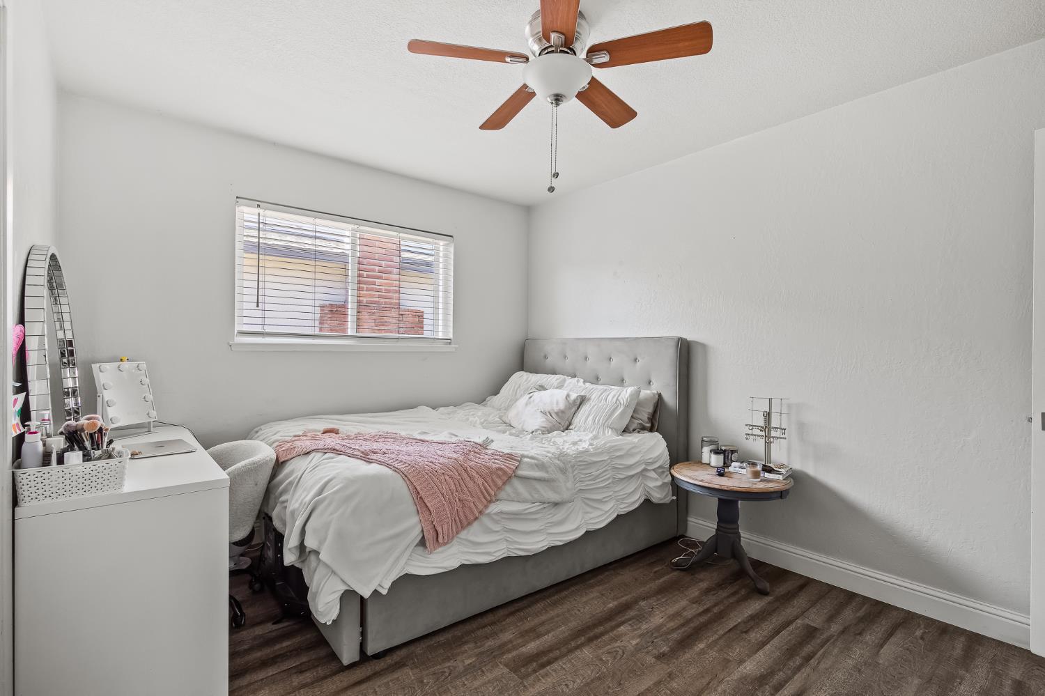 1438 W Locust Ave, Fresno, CA 93711