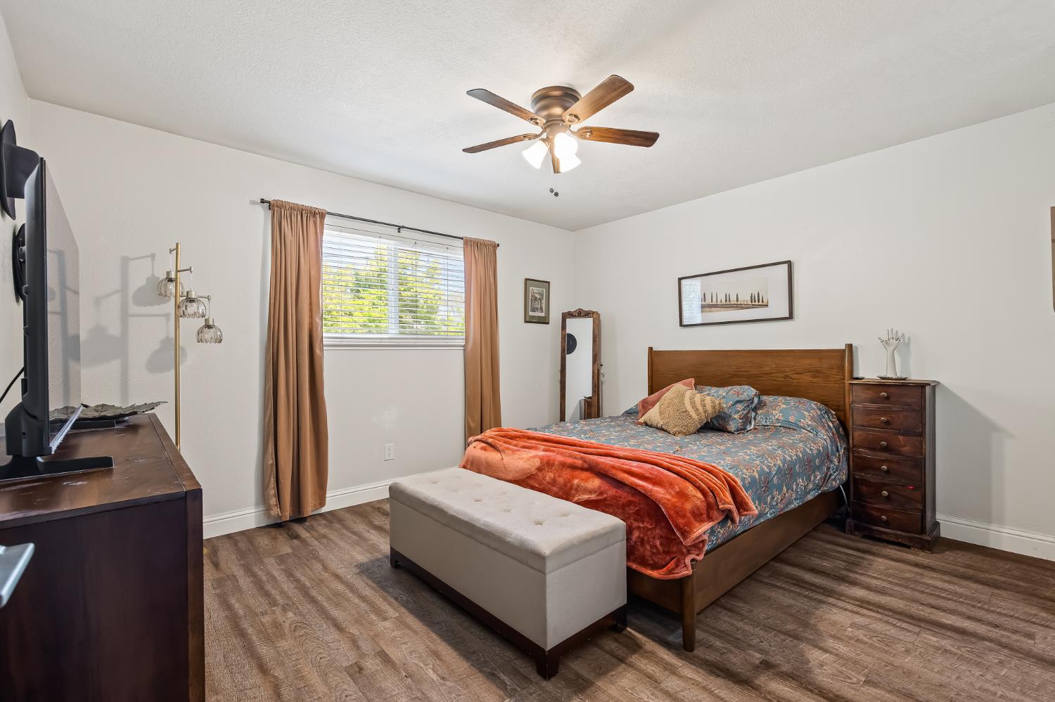 1438 W Locust Ave, Fresno, CA 93711