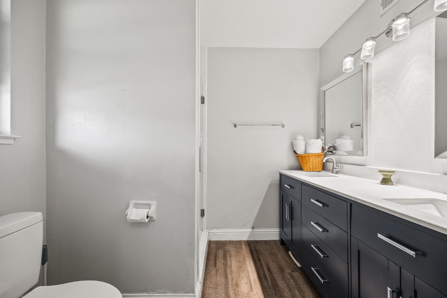 1438 W Locust Ave, Fresno, CA 93711