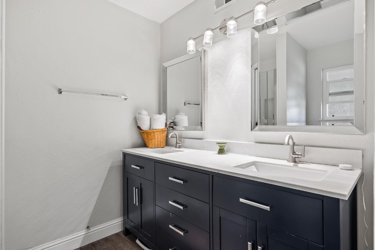 1438 W Locust Ave, Fresno, CA 93711