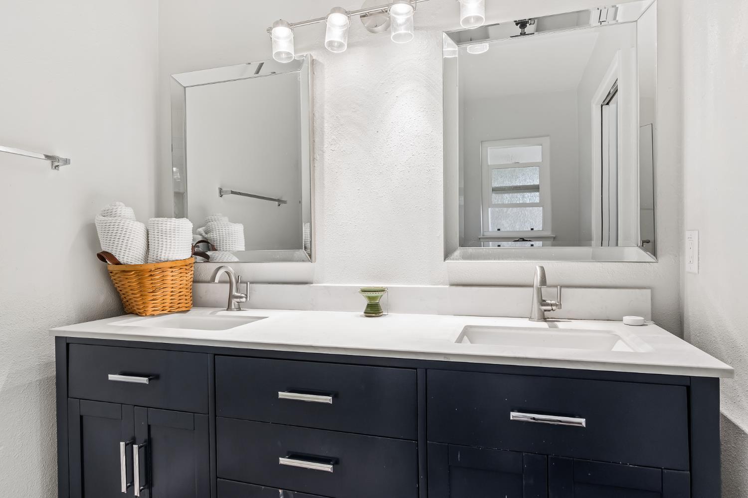 1438 W Locust Ave, Fresno, CA 93711