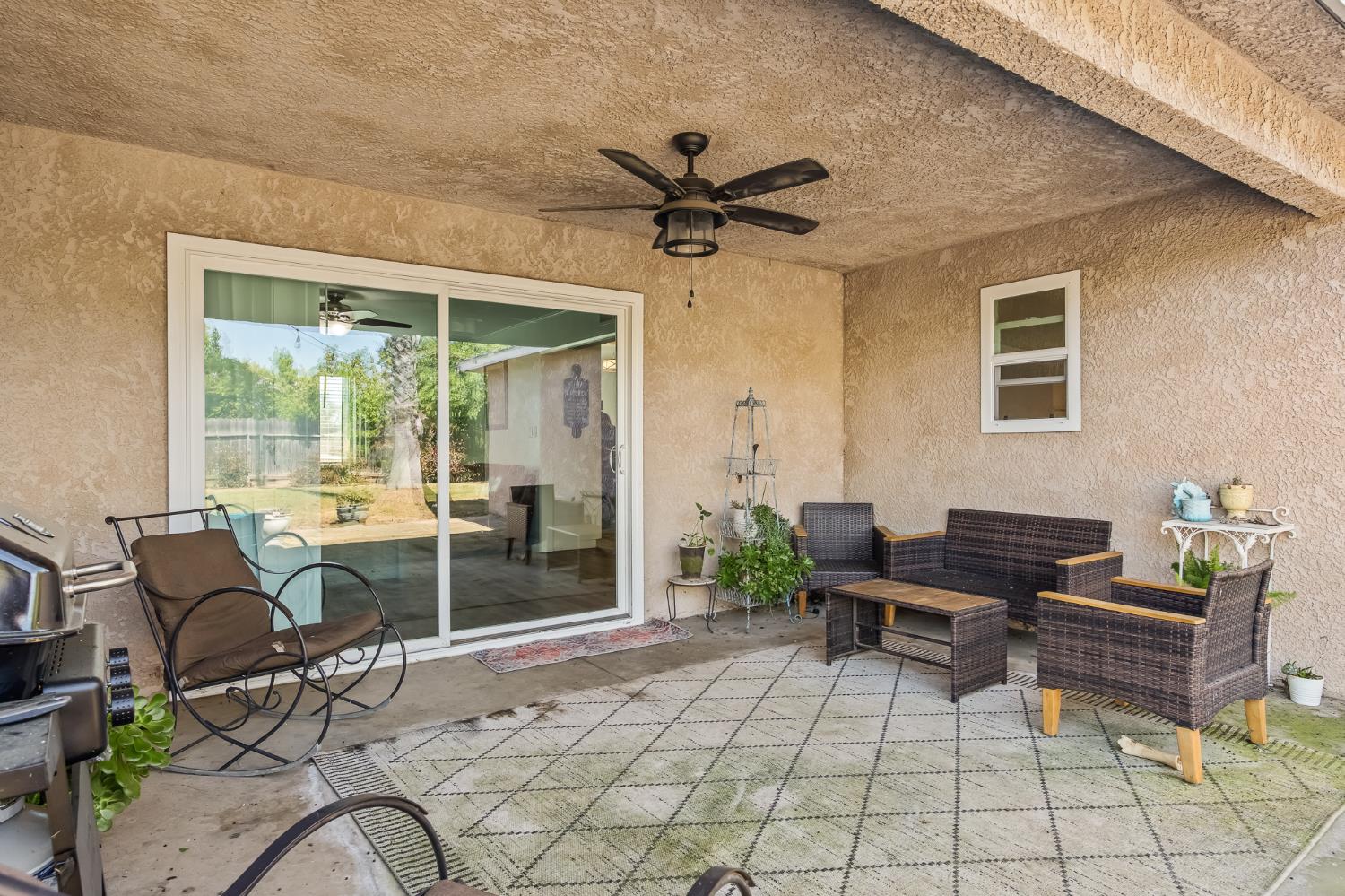 1438 W Locust Ave, Fresno, CA 93711