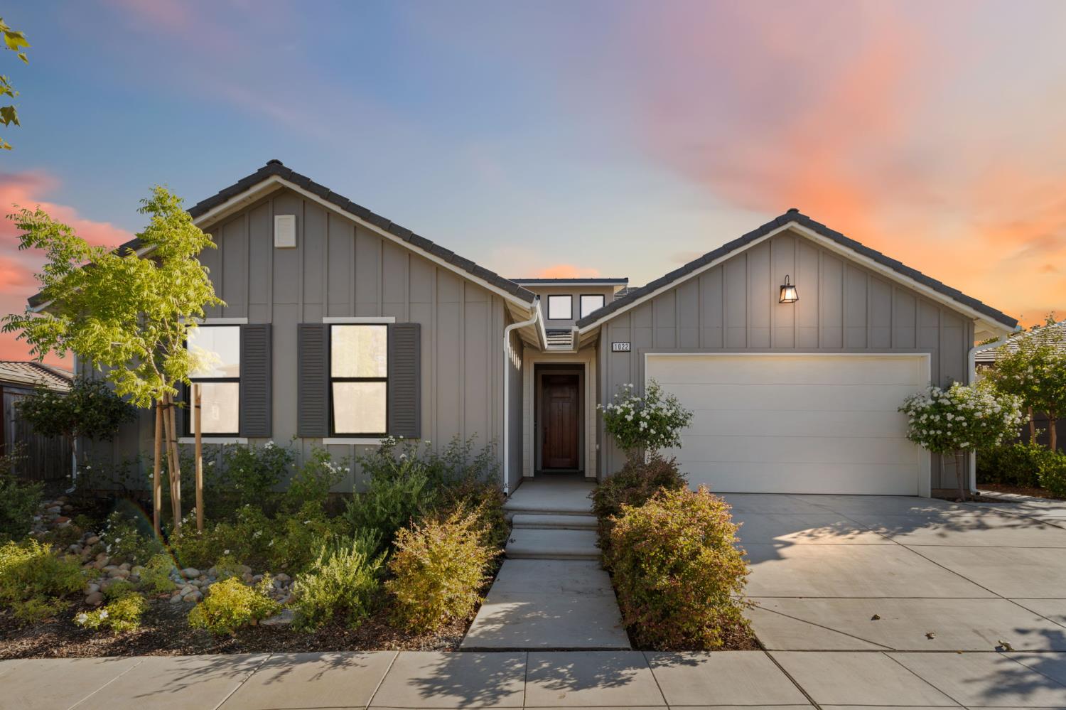 1022 Moonrise Way, Madera, CA 93636