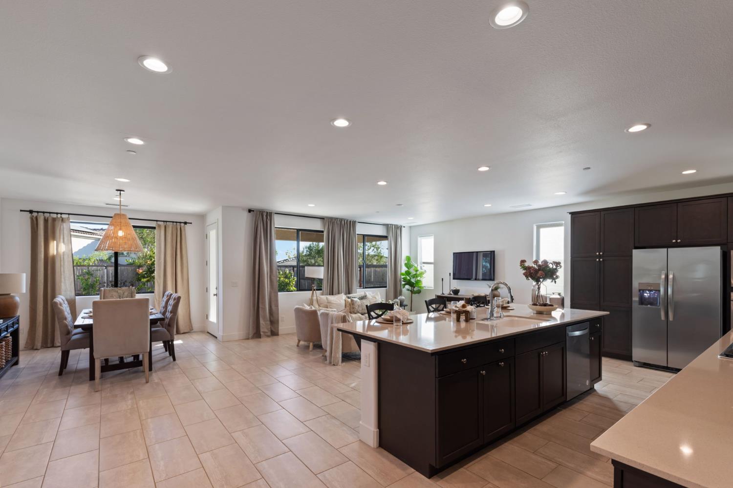 1022 Moonrise Way, Madera, CA 93636