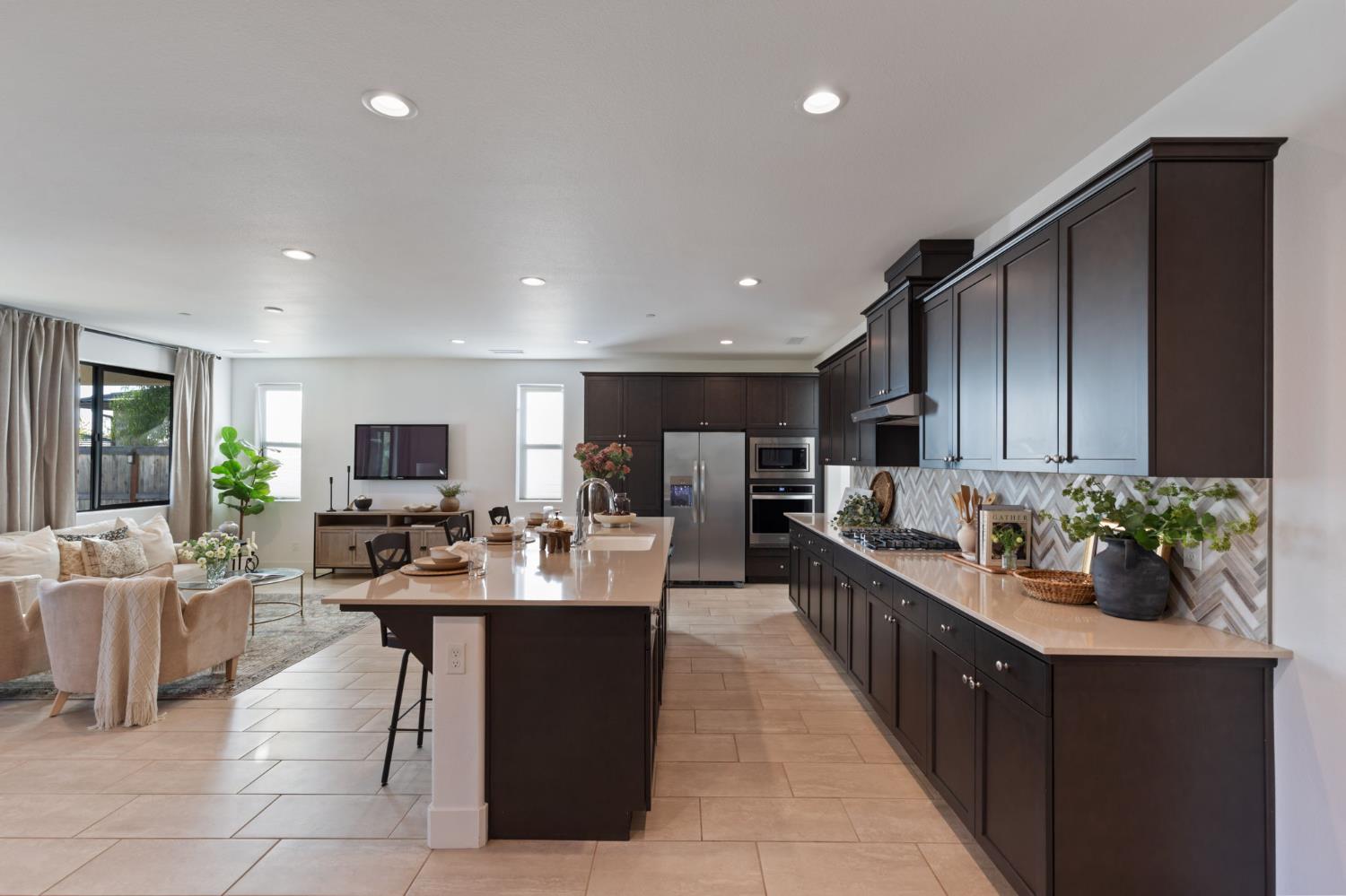 1022 Moonrise Way, Madera, CA 93636