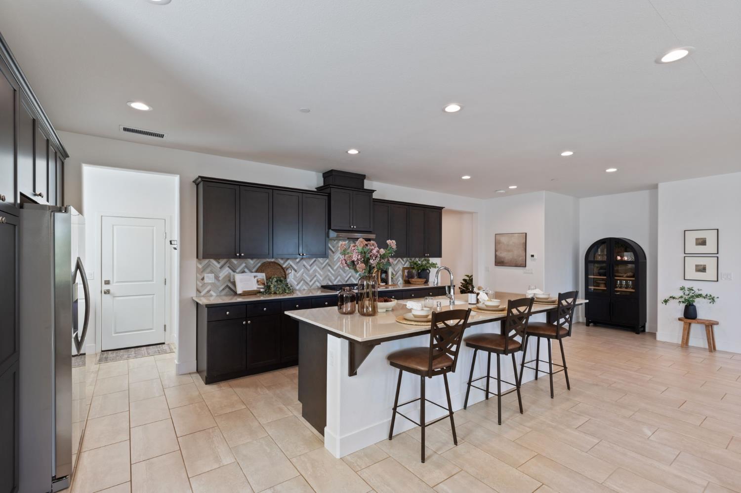 1022 Moonrise Way, Madera, CA 93636