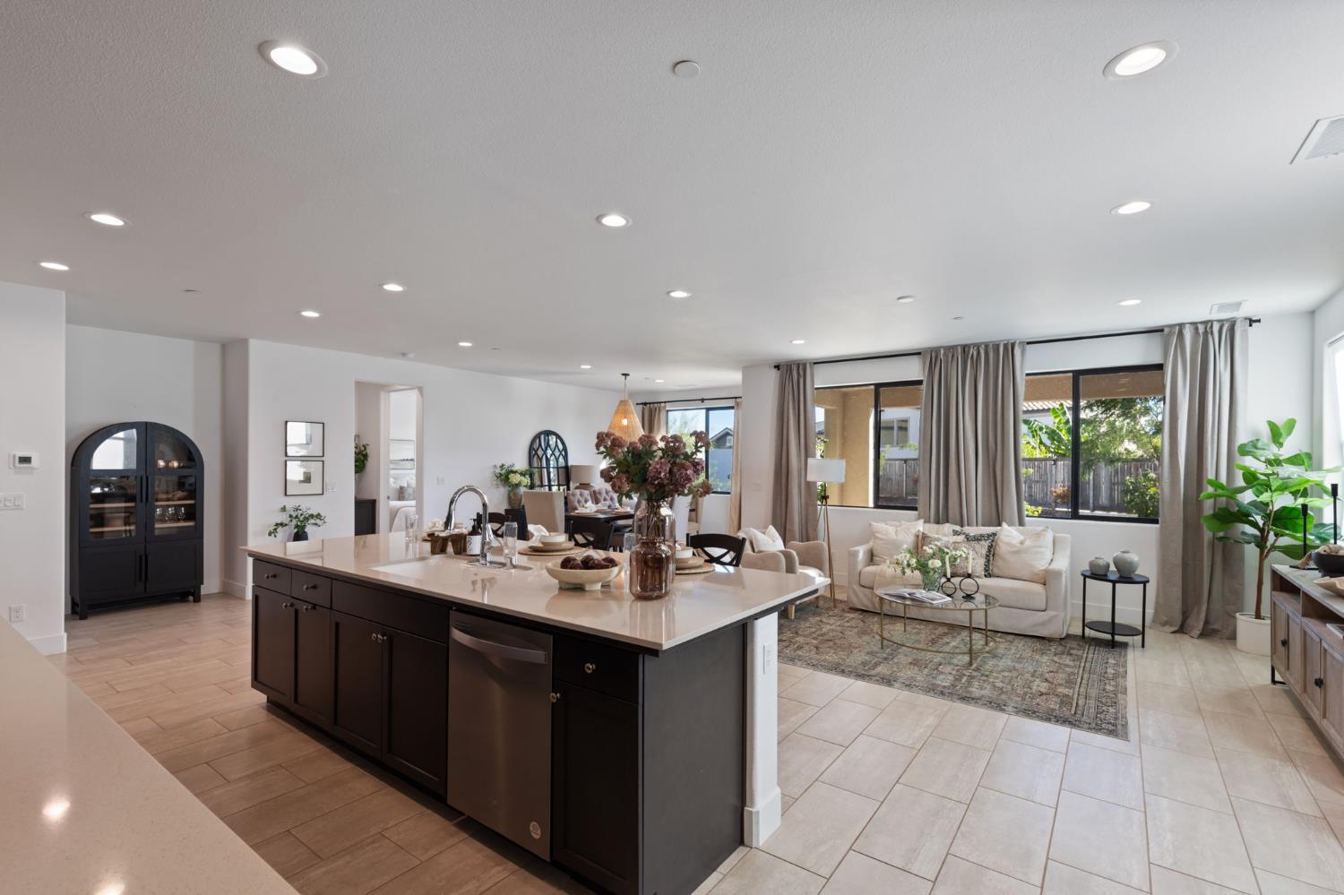 1022 Moonrise Way, Madera, CA 93636