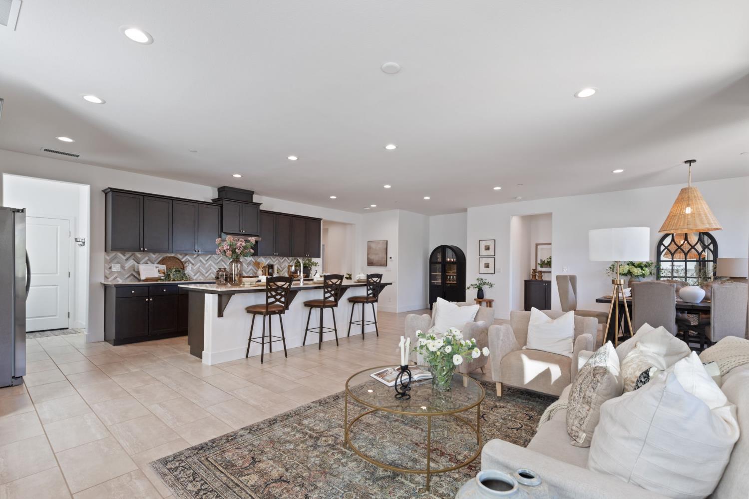 1022 Moonrise Way, Madera, CA 93636