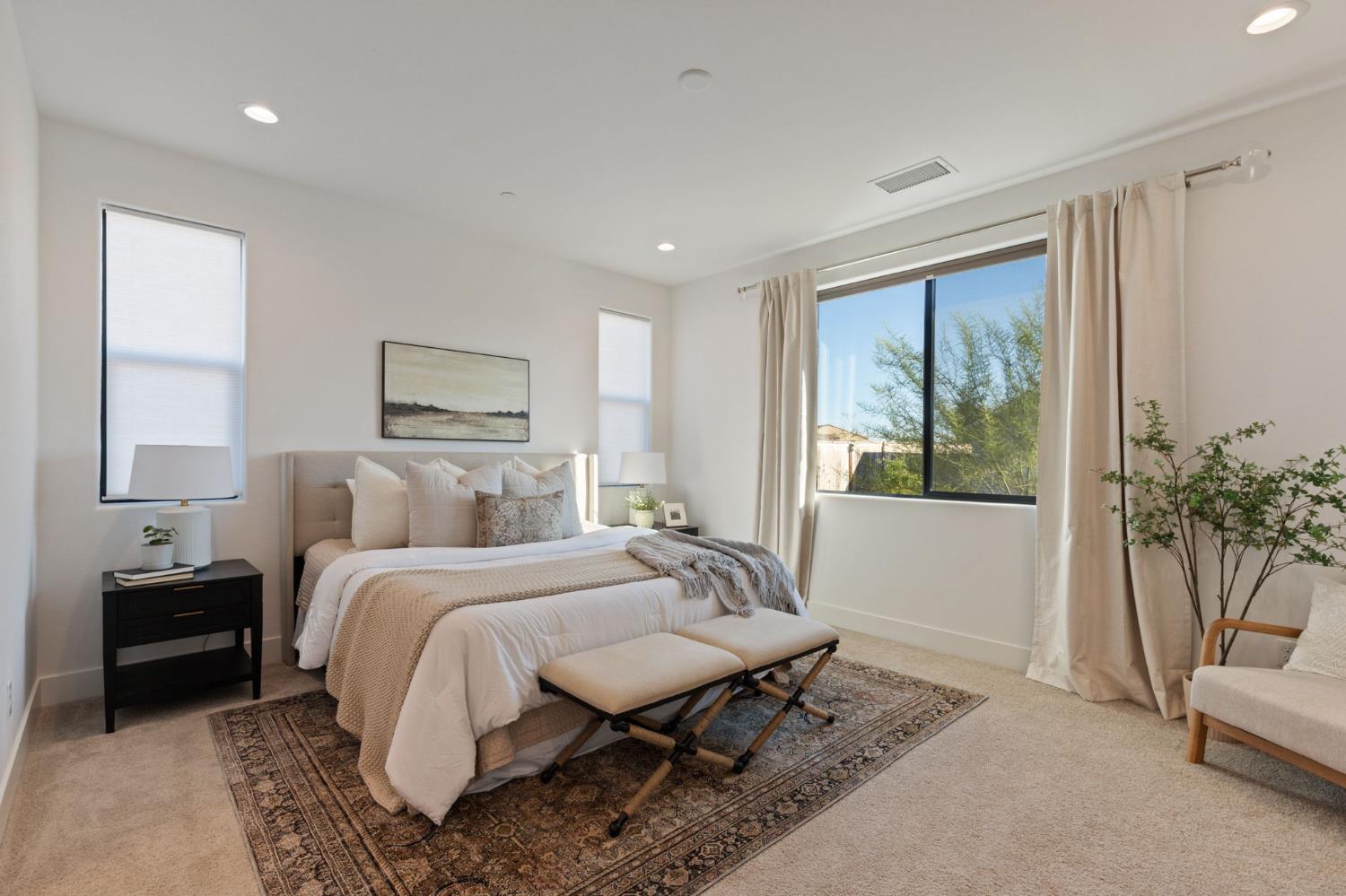 1022 Moonrise Way, Madera, CA 93636