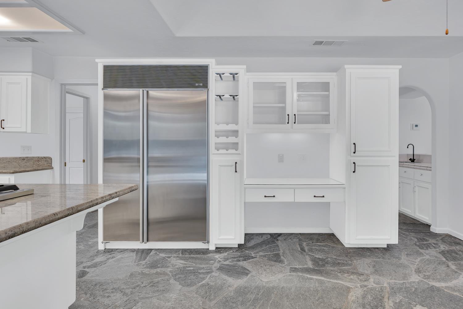 9484 N Woodmont Dr, Fresno, CA 93720