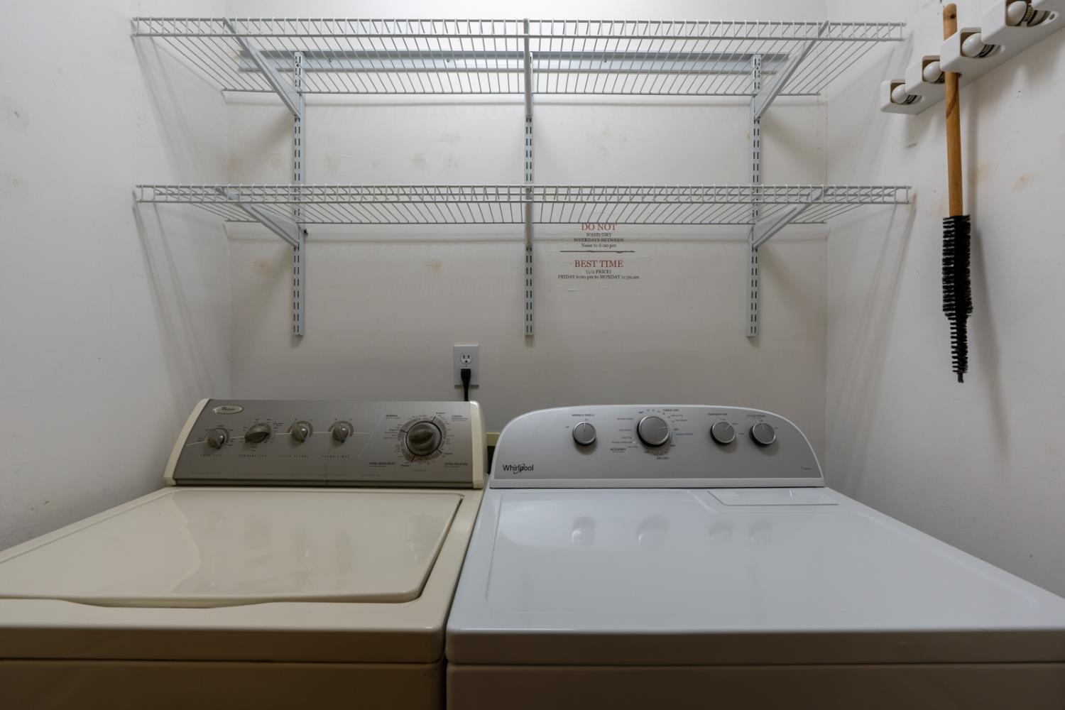 9484 N Woodmont Dr, Fresno, CA 93720