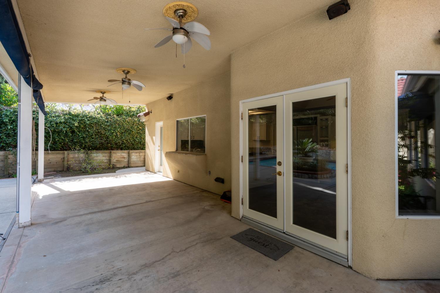 9484 N Woodmont Dr, Fresno, CA 93720