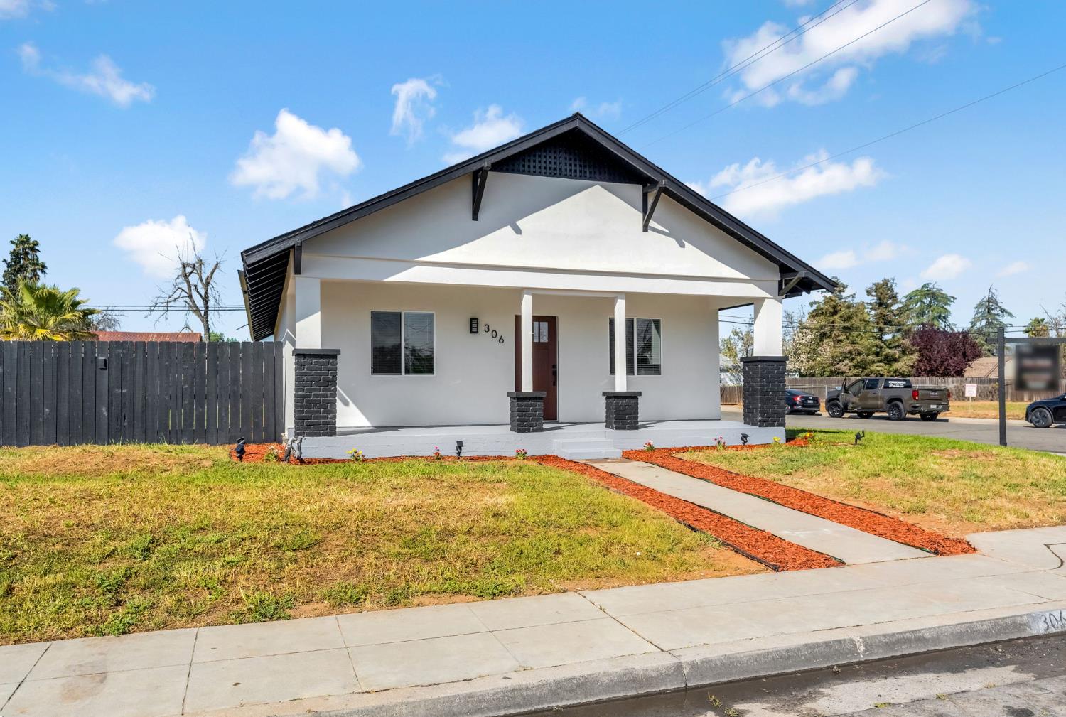 306 W Beechwood Ave, Pinedale, CA 93650