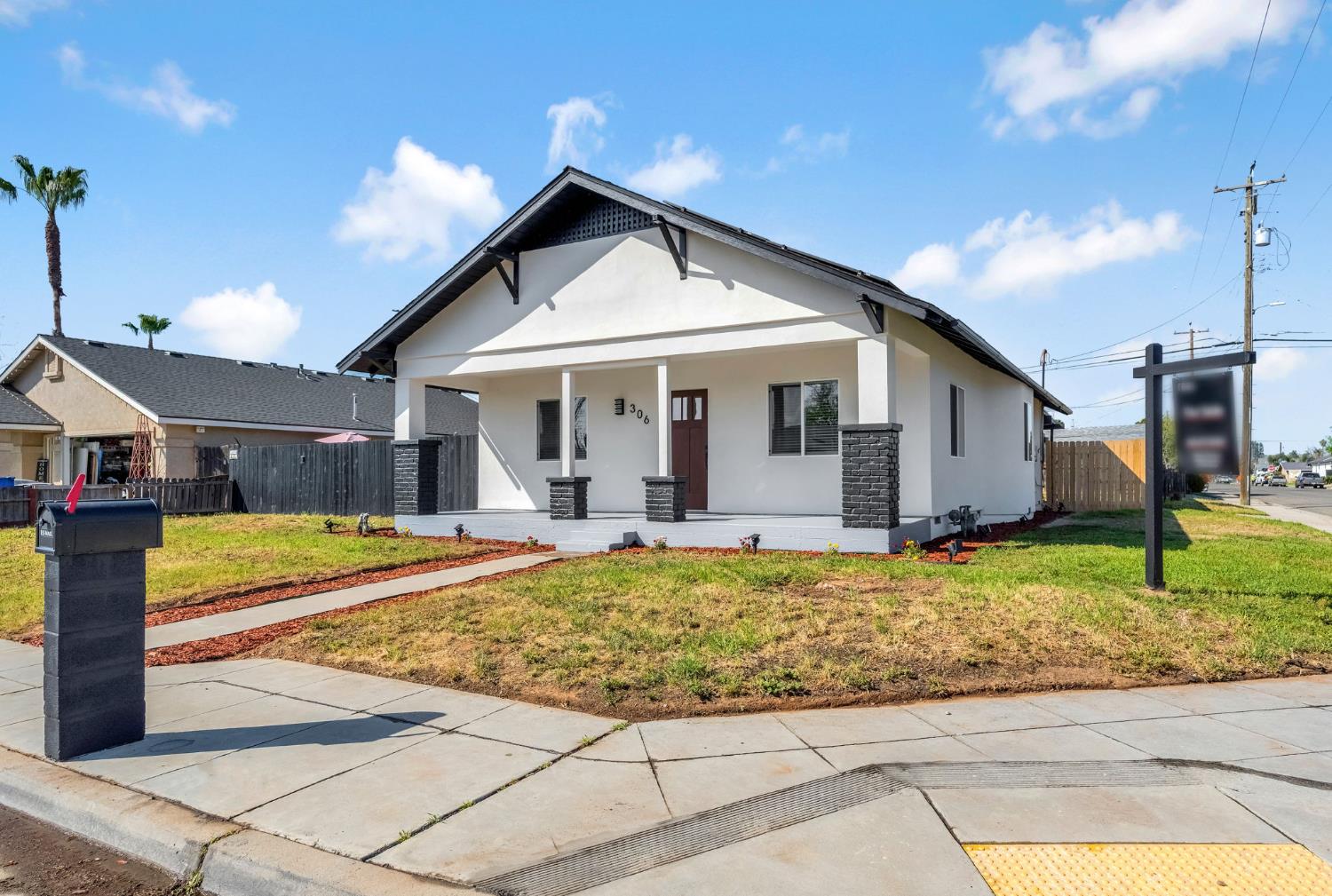 306 W Beechwood Ave, Pinedale, CA 93650