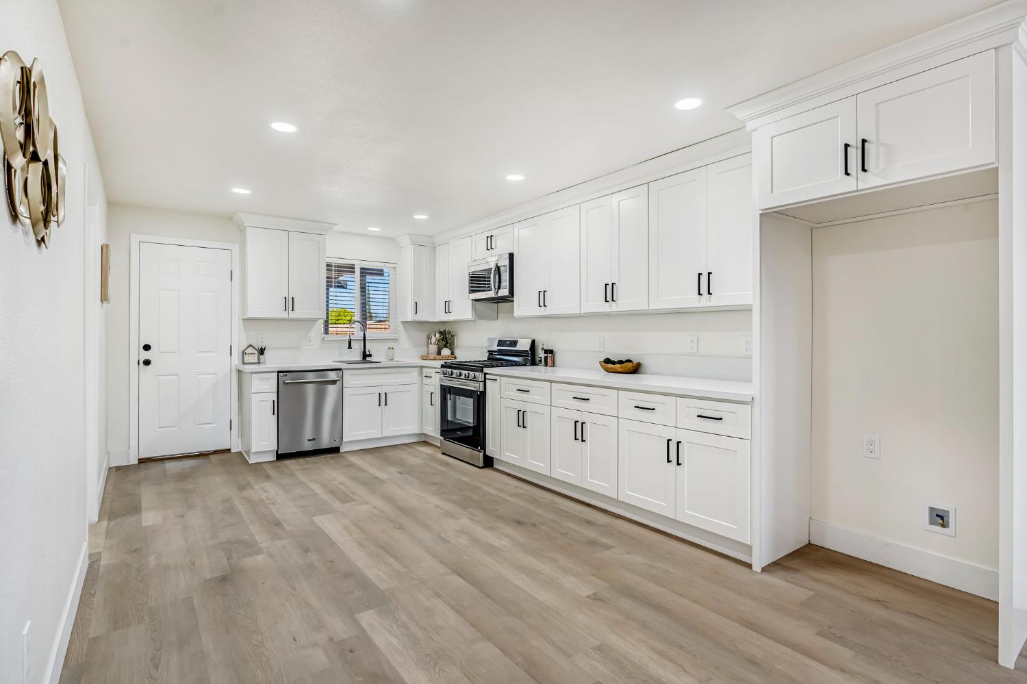 306 W Beechwood Ave, Pinedale, CA 93650