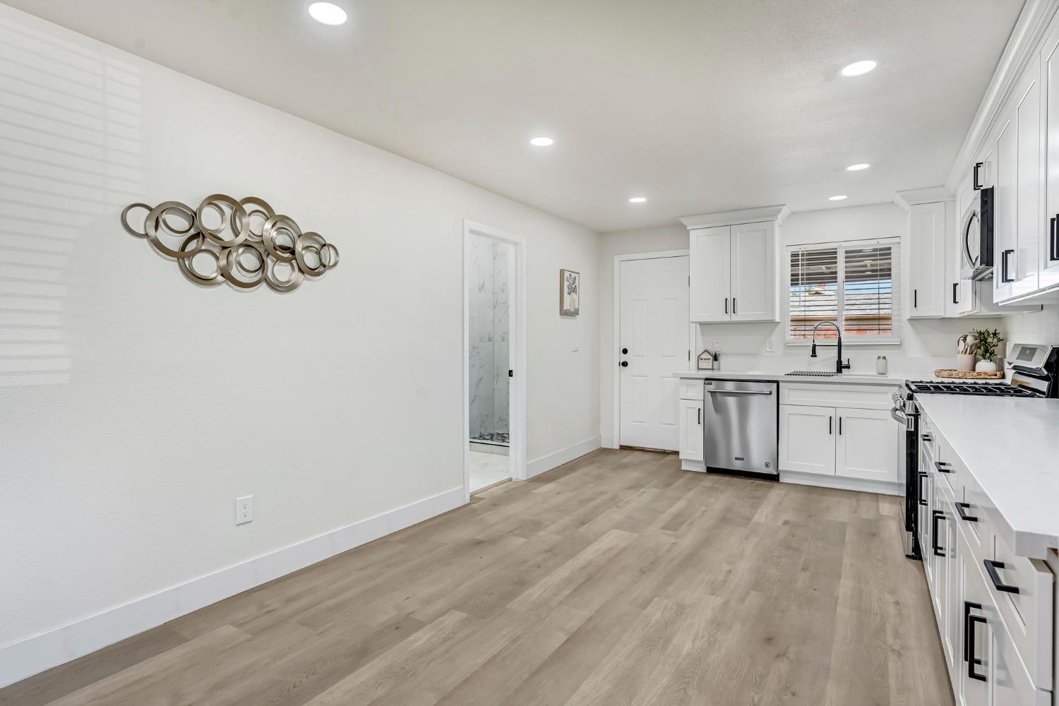 306 W Beechwood Ave, Pinedale, CA 93650