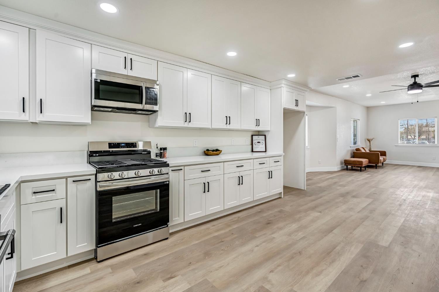 306 W Beechwood Ave, Pinedale, CA 93650