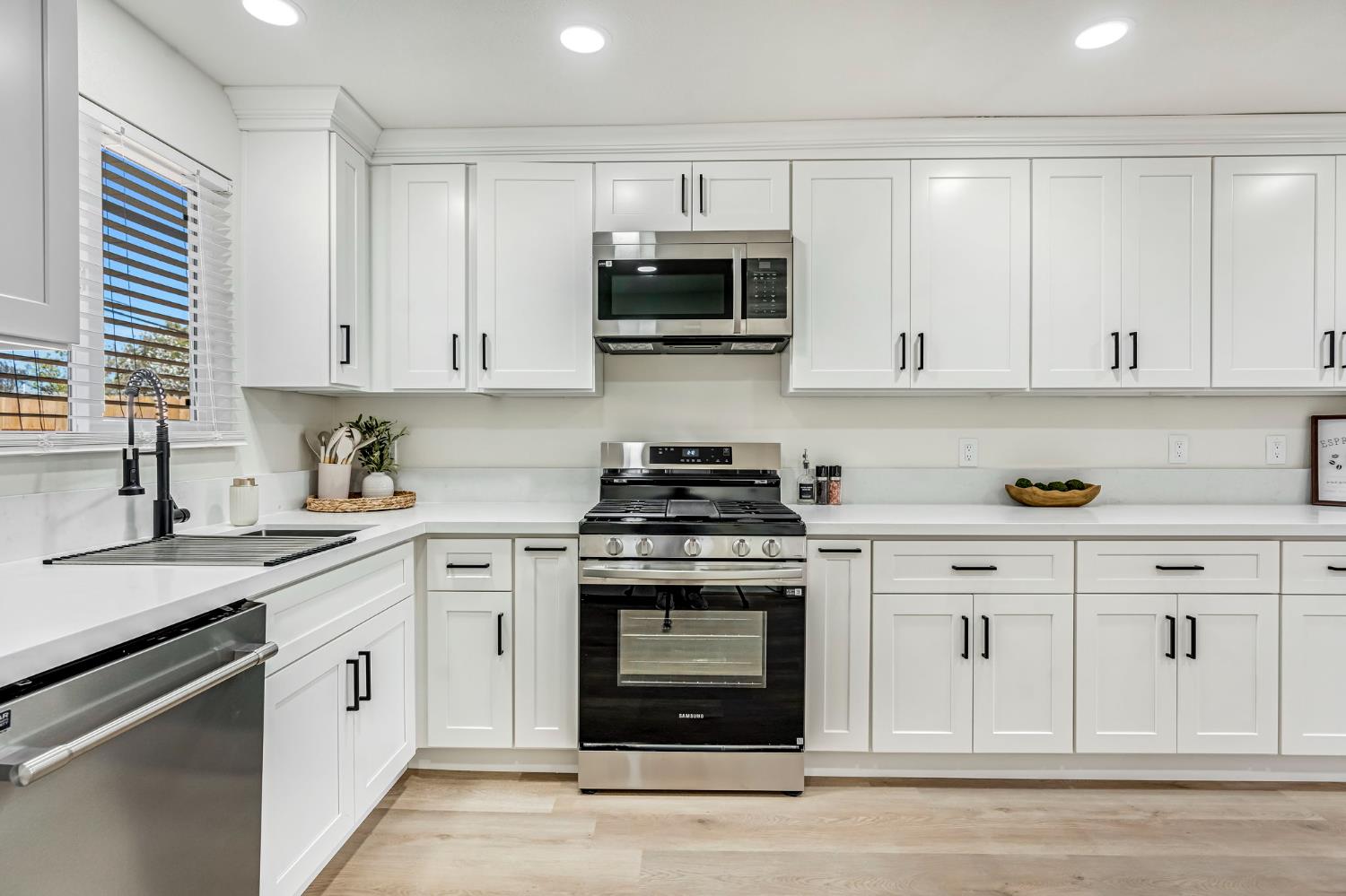 306 W Beechwood Ave, Pinedale, CA 93650