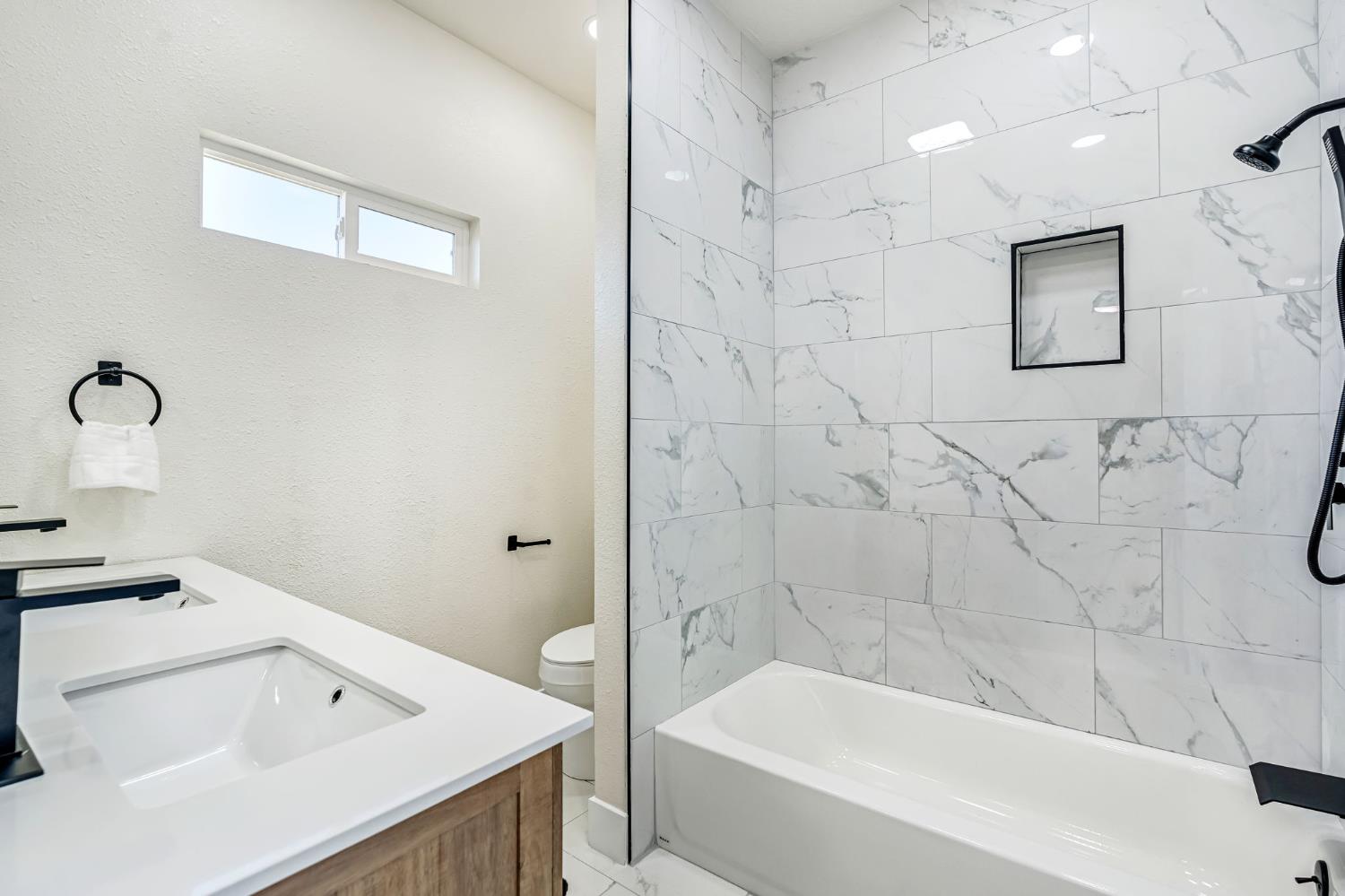 306 W Beechwood Ave, Pinedale, CA 93650