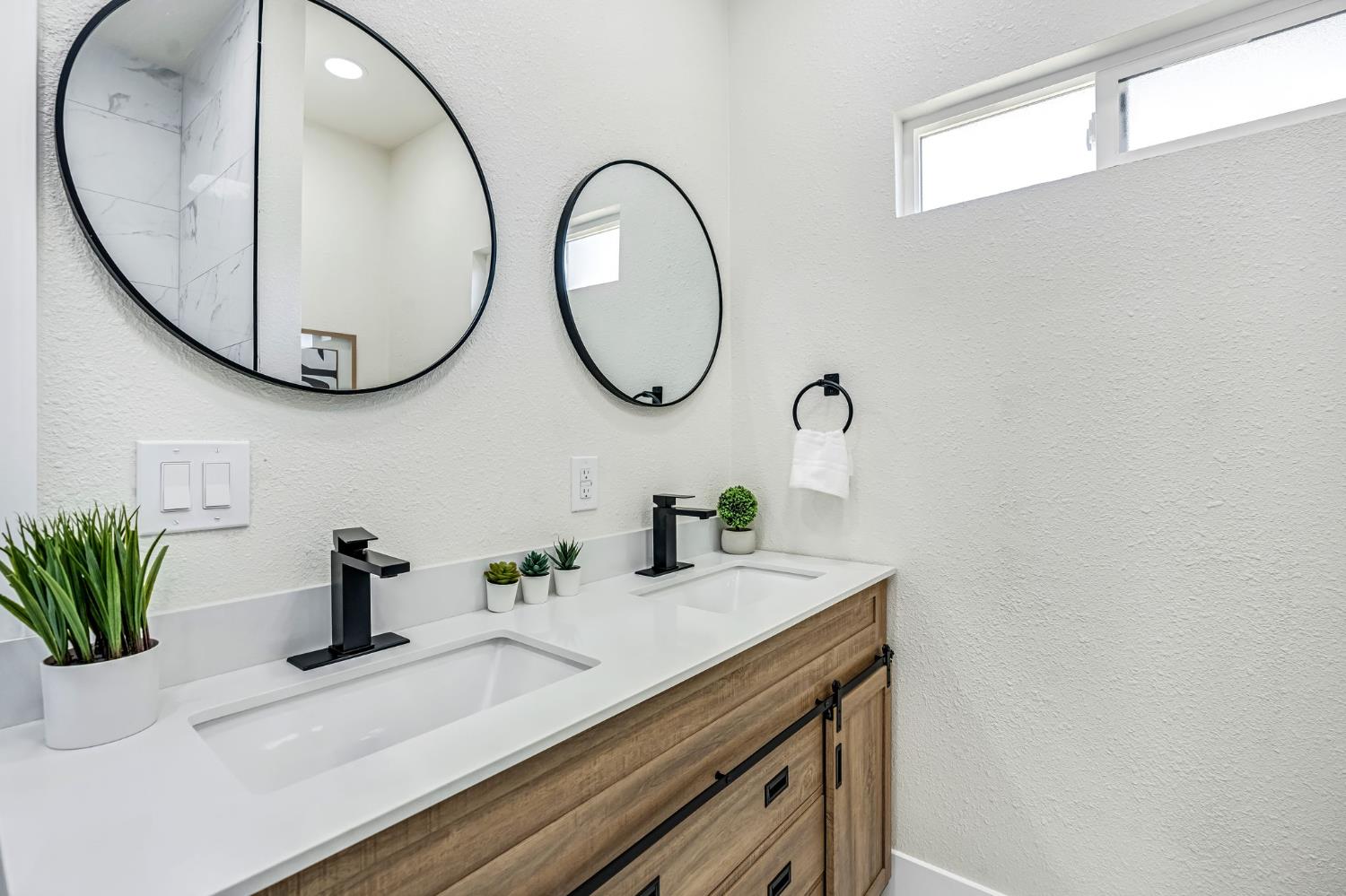 306 W Beechwood Ave, Pinedale, CA 93650