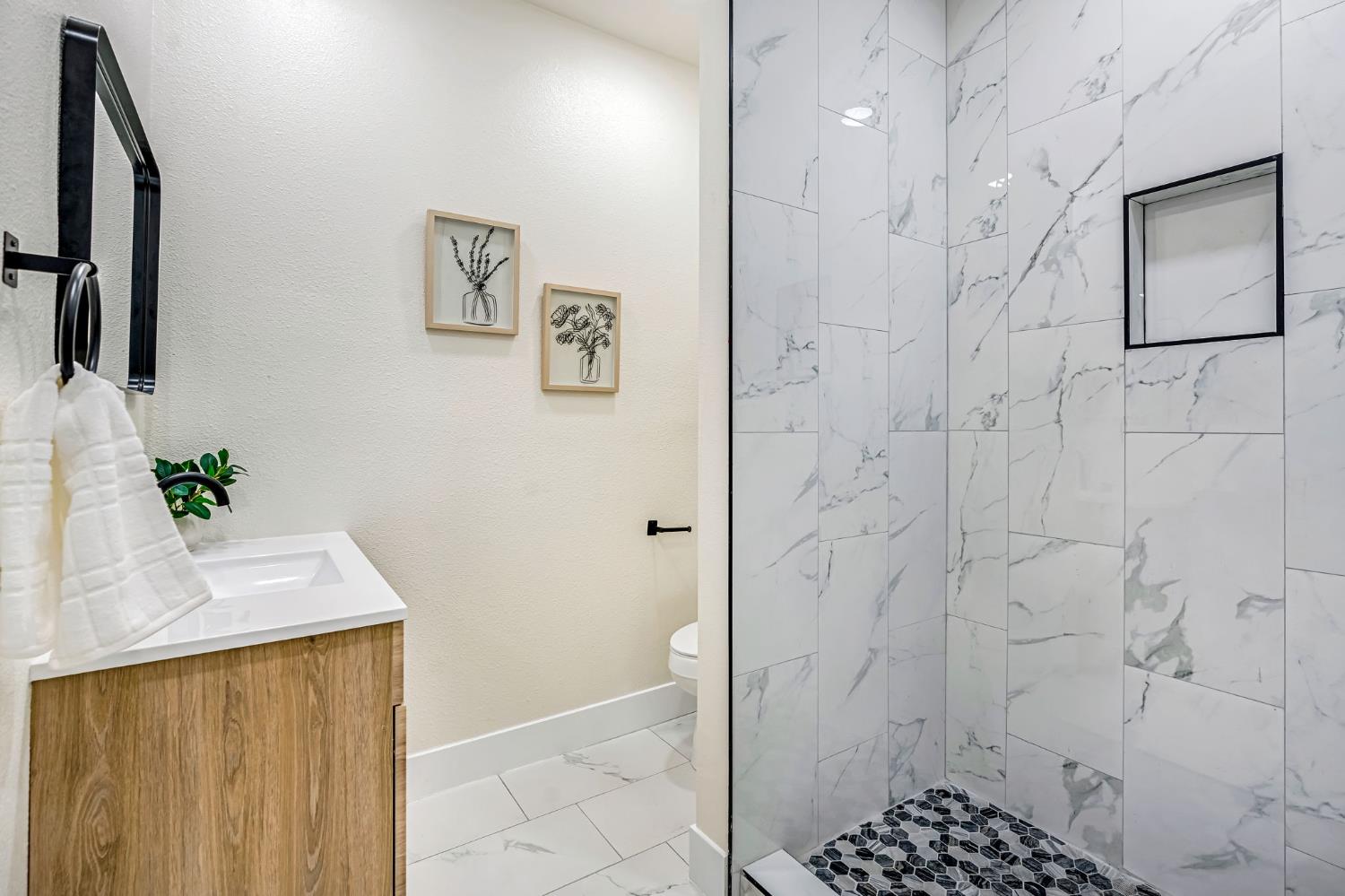 306 W Beechwood Ave, Pinedale, CA 93650