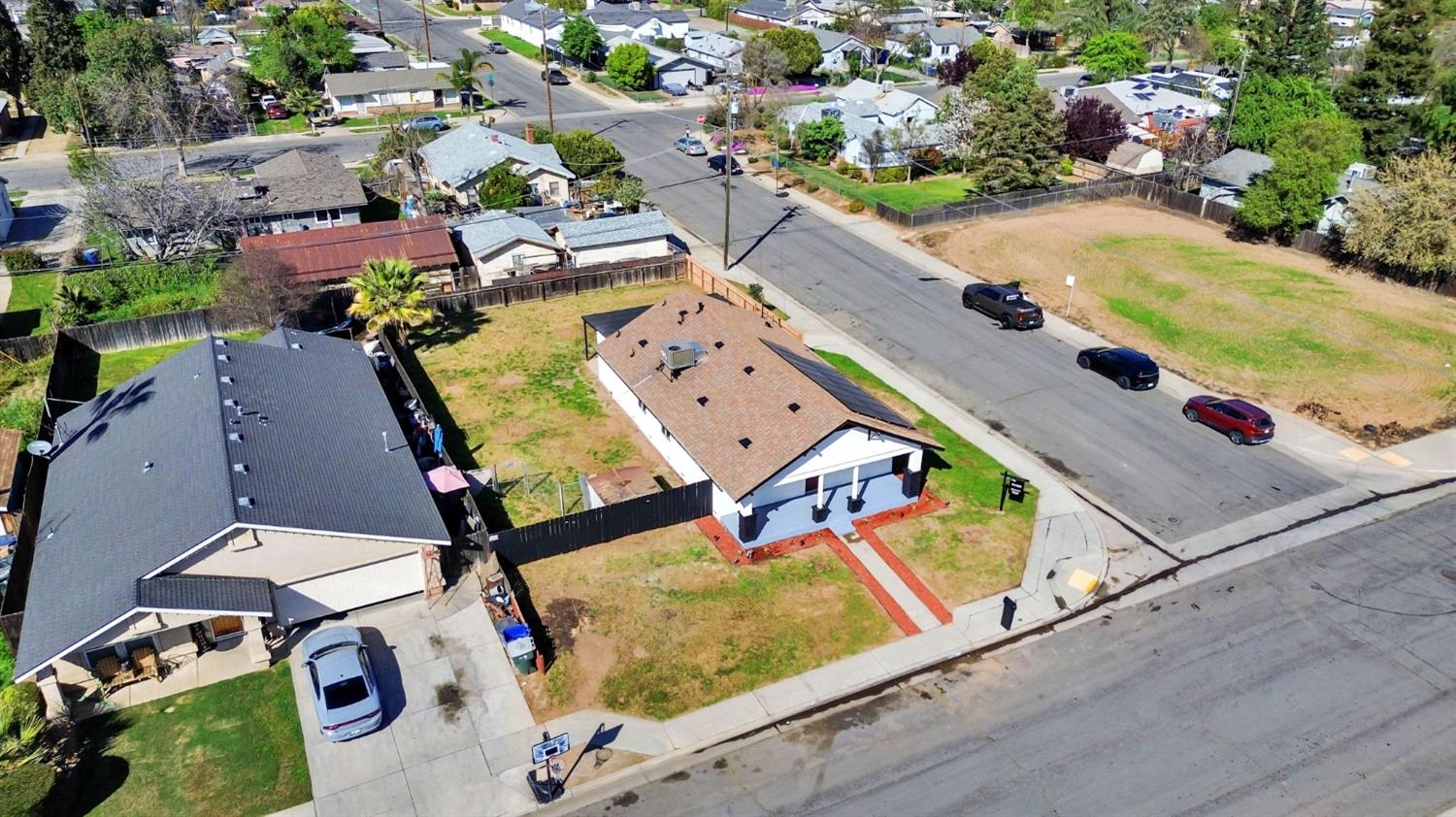 306 W Beechwood Ave, Pinedale, CA 93650