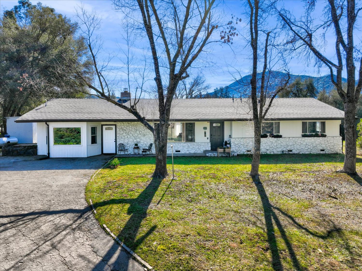 45430 Lauri Ln, Oakhurst, CA 93644