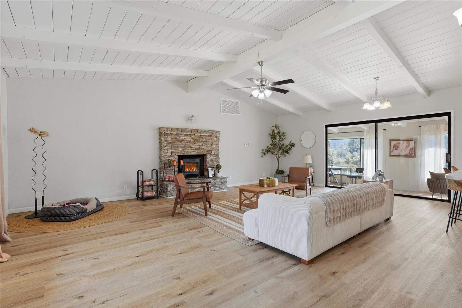 45430 Lauri Ln, Oakhurst, CA 93644