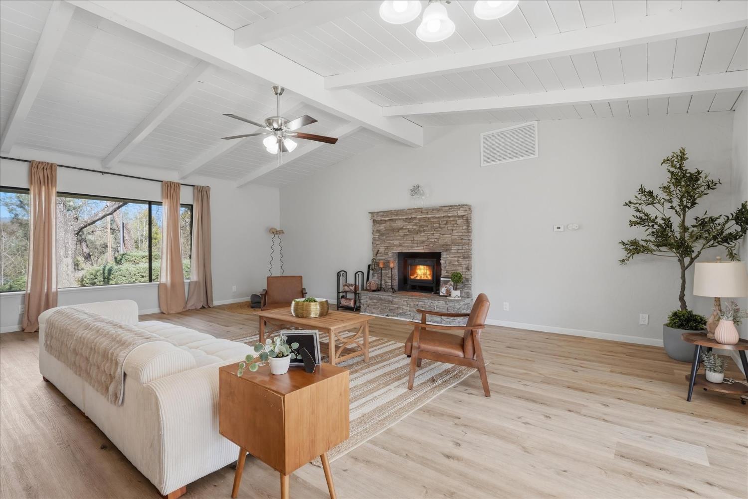 45430 Lauri Ln, Oakhurst, CA 93644