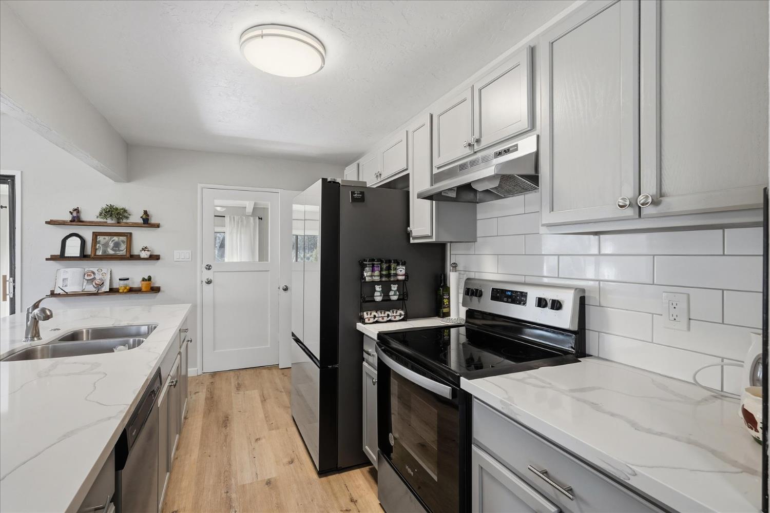 45430 Lauri Ln, Oakhurst, CA 93644